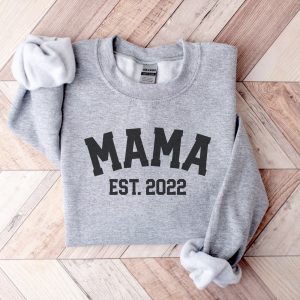 Custom Mama Est 2022 Mothers Day New Mom Baby Shower Sweatshirt 3