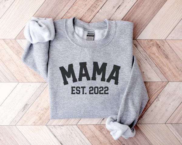 Custom Mama Est 2022 Mothers Day New Mom Baby Shower Sweatshirt