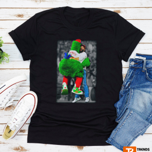 Jason Kelce And Philly Phanatic Hug Unisex Tee