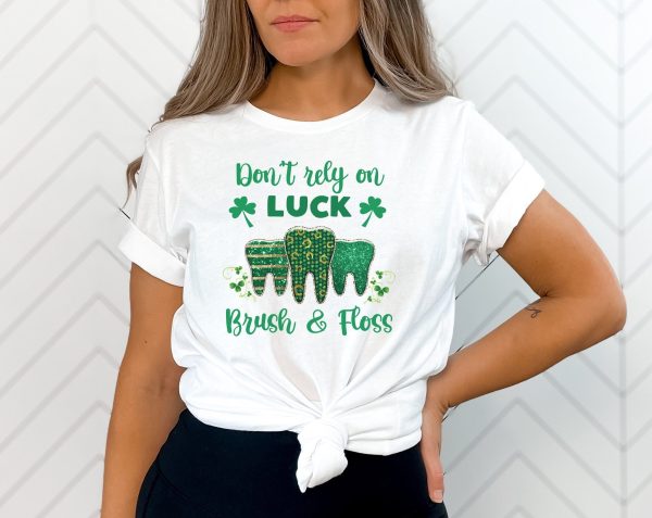 Dentist Dental Office St Patricks Day Cute Shamrock Shirt