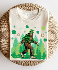 Funny Sasquatch Bigfoot St Patrick's Day Shirt 1 Funny Sasquatch Bigfoot St Patricks Day Shirt 2