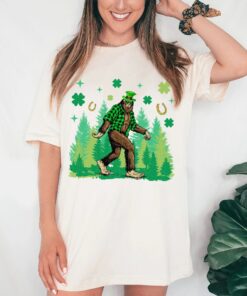 Funny Sasquatch Bigfoot St Patrick's Day Shirt 2 Funny Sasquatch Bigfoot St Patricks Day Shirt 3
