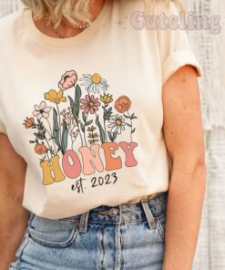 Honey Est 2023 Wildflowers Grandma Pregnancy Announcement Shirt 1