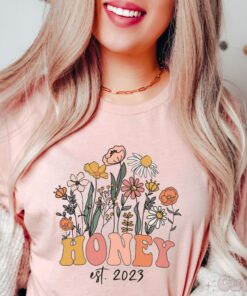Honey Est 2023 Wildflowers Grandma Pregnancy Announcement Shirt 1 Honey Est 2023 Wildflowers Grandma Pregnancy Announcement Shirt 2