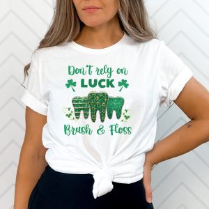 Dentist Dental Office St Patricks Day Cute Shamrock Shirt