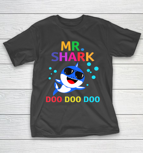 Father gift shirt Mens Mr. Shark shirt Funny Father’s Day gift T Shirt T-Shirt