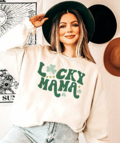 St Patricks Day Mama Lucky Mommy Family Leopard Print Shirt 1