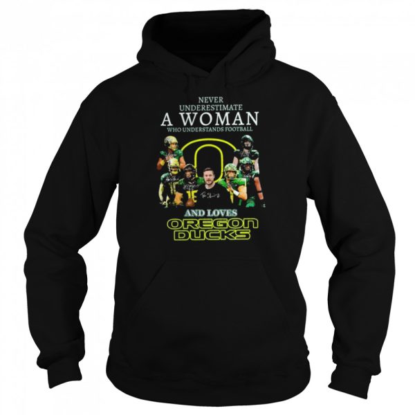 Never underestimate a woman who understands football and loves oregon ducks signatures 2022 shirt