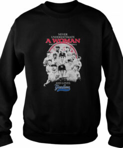 never underestimate a Woman who understands football and loves New York Yankees team 2022 shirt 4