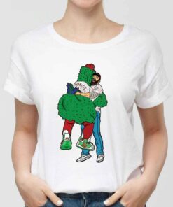 Jason Kelce And Philly Phanatic Hug Unisex T shirt 1