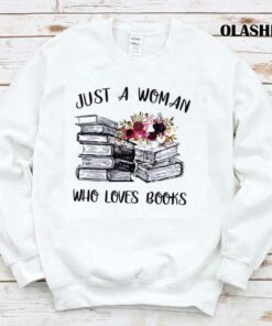 A Woman Who Loves Books Reader Reading Lover T shirt 1