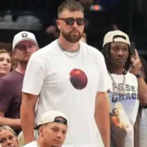 Apple Travis Kelce T Shirt 1