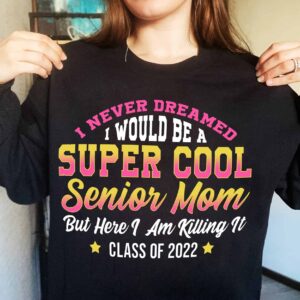 I Never Dreamed I Would Be A Super Cool Senior Mom Sweatshirt