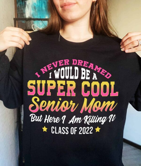 I Never Dreamed I Would Be A Super Cool Senior Mom Sweatshirt